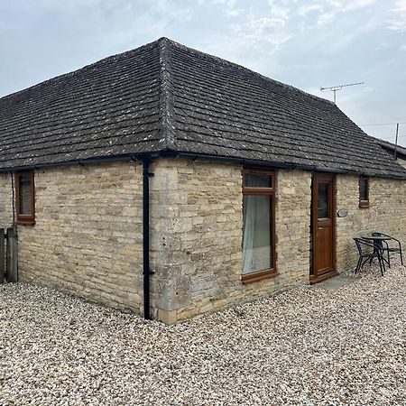 Tupenny Cottage, Old Mill Farm, Cotswold Water Park Cirencester Luaran gambar