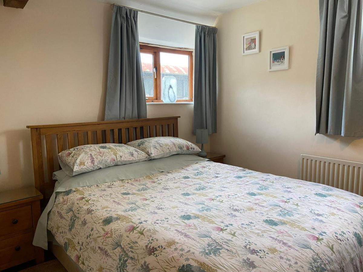 Tupenny Cottage, Old Mill Farm, Cotswold Water Park Cirencester Luaran gambar