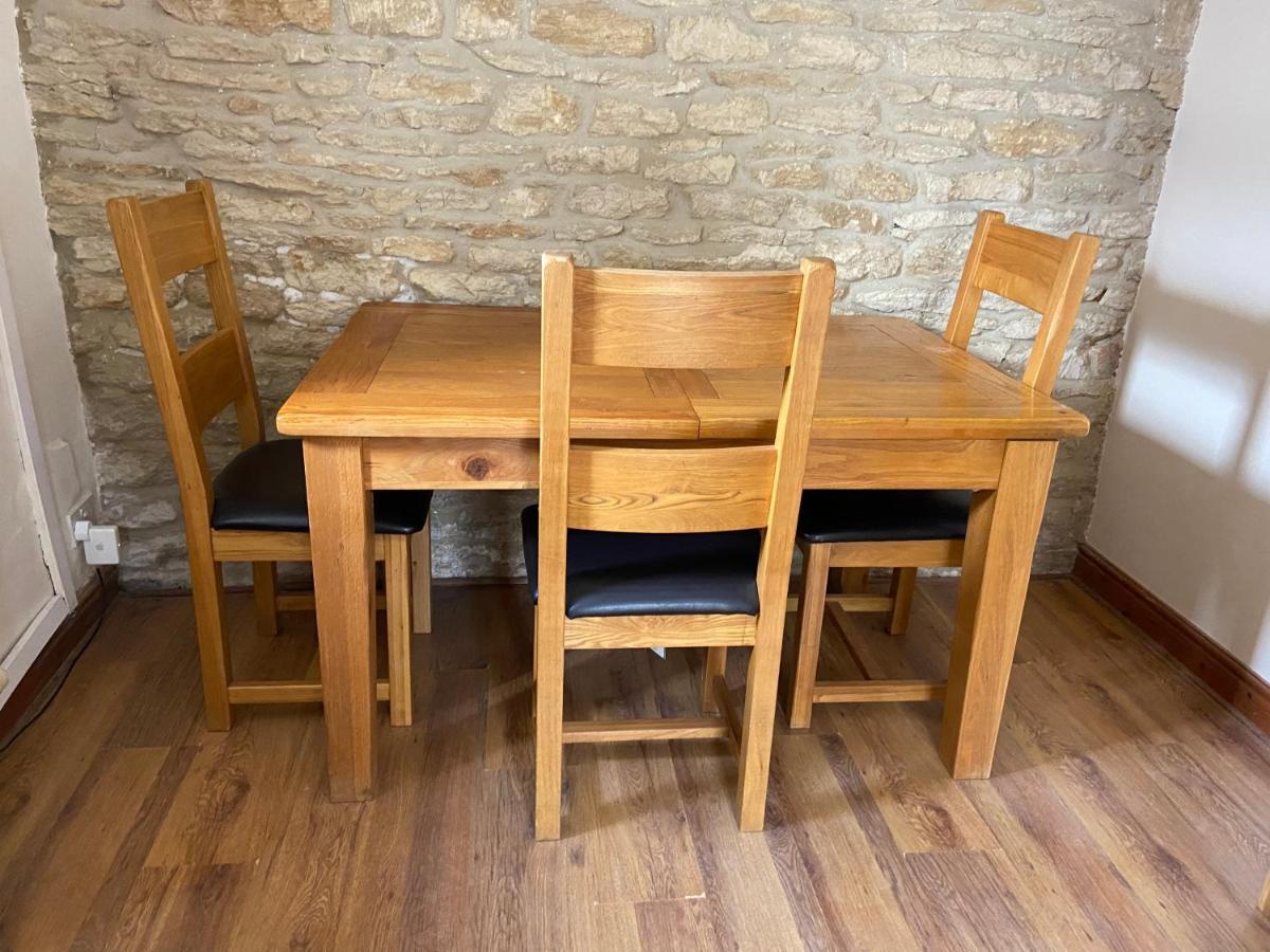 Tupenny Cottage, Old Mill Farm, Cotswold Water Park Cirencester Luaran gambar