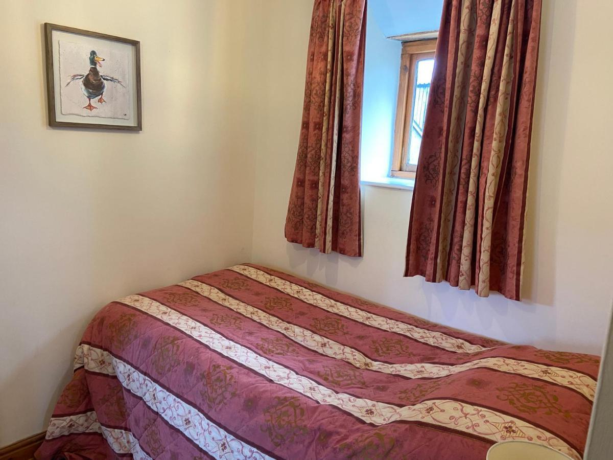Tupenny Cottage, Old Mill Farm, Cotswold Water Park Cirencester Luaran gambar